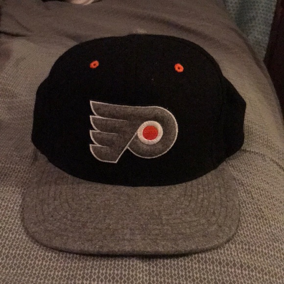 67 off mitchell ness accessories philadelphia flyers vintage leather flyers cap